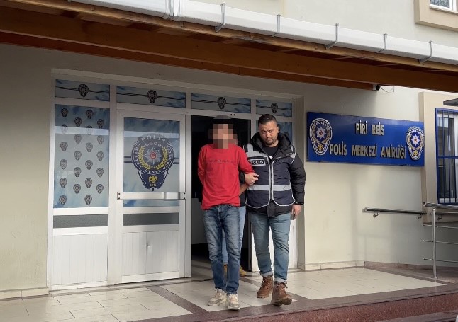 Husumetli olduğu kişiyi pompalı tüfekle öldüren şüpheli adliyeye sevk edildi 1 AW082247 01 |