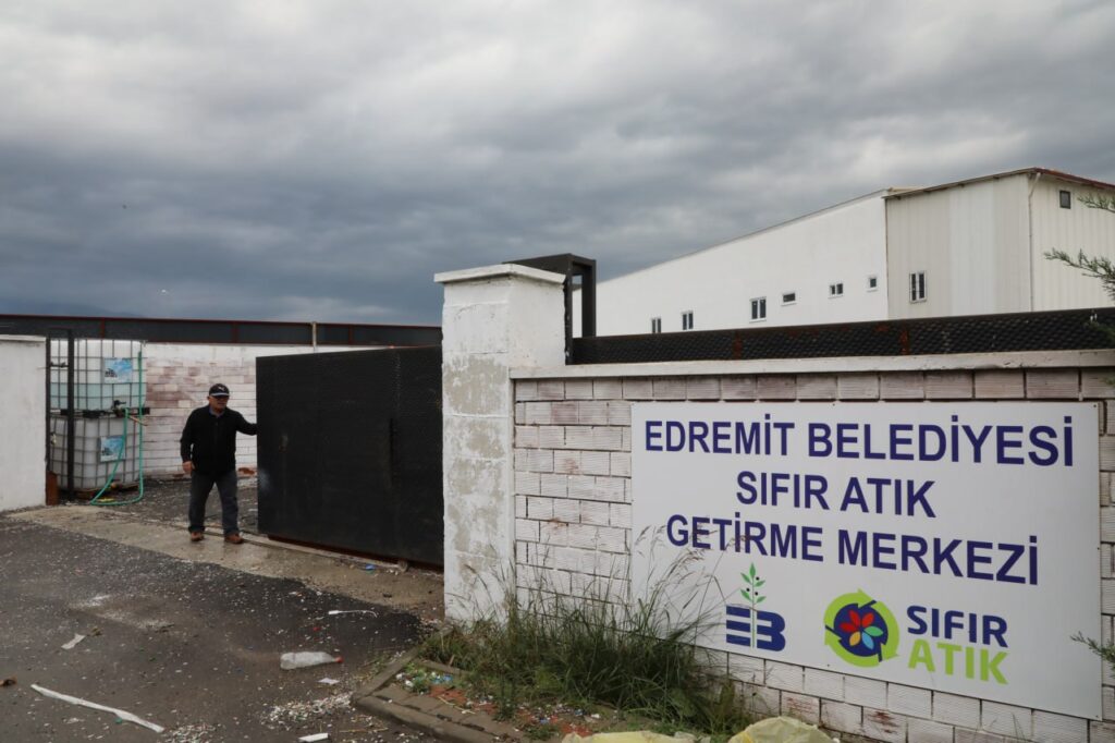 Edremit Bld. Atik Getirme Merkezi 10 |