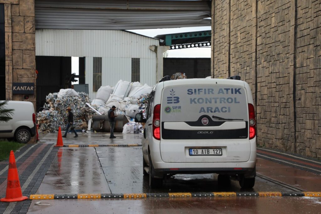 Edremit Bld. Atik Getirme Merkezi 4 |