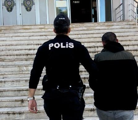Gelibolu’da 30 kişiyi 11 milyon TL dolandıran zanlı tutuklandı 1 ldyc2g7g |