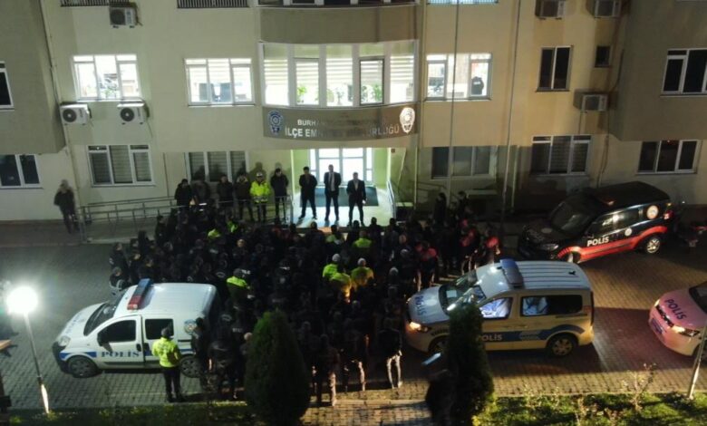 Burhaniye'de şok asayiş uygulaması 1 AW098984 01 |