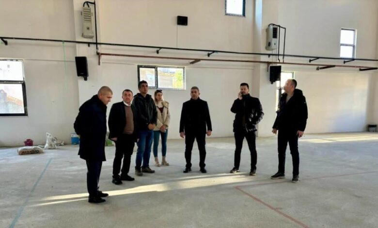 Çardak Ortaokulu Kapalı Spor Salonu'nda çalışmalar sona geldi 1 AW101011 01 |