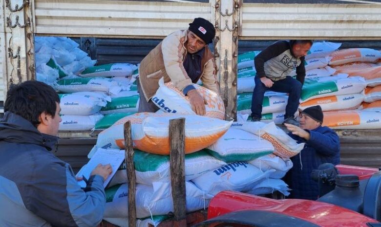 Çanakkale’de orman yangınlarından etkilenen üreticilere yem desteği 1 AW101312 01 |