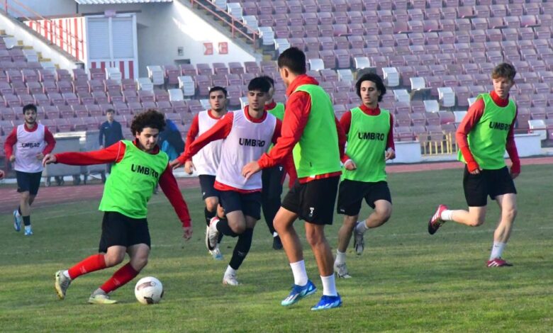 Balıkesirspor çalışmalarını aralıksız sürdürüyor 1 AW108936 01 |