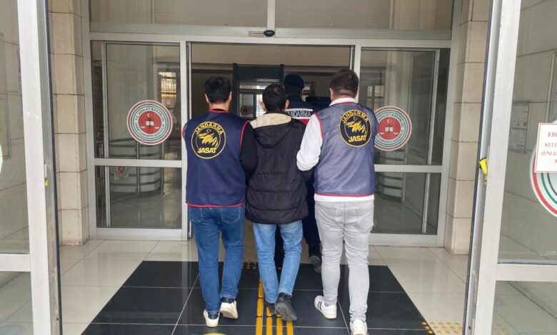 50 yil kesinlesmis hapis cezasi bulunan bir kisi jasat tarafindan yakalandi 5a27c4f |