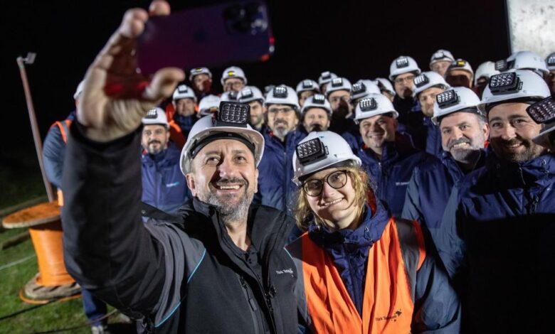 Türk Telekom CEO’su Ümit Önal: “Memleketin bir şehrini değil, her şehrini fiber ağlarla örüyoruz” 1 AW110712 02 |