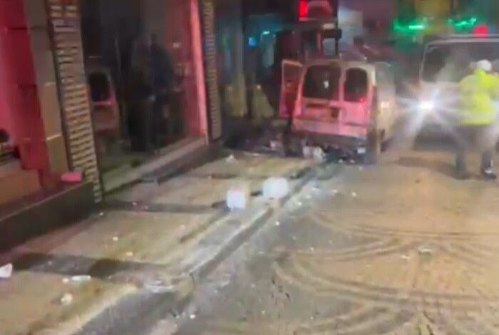 asiri hiz kazaya sebep oldu kaza ani guvenlik kameralarina yansidi ab37566 |