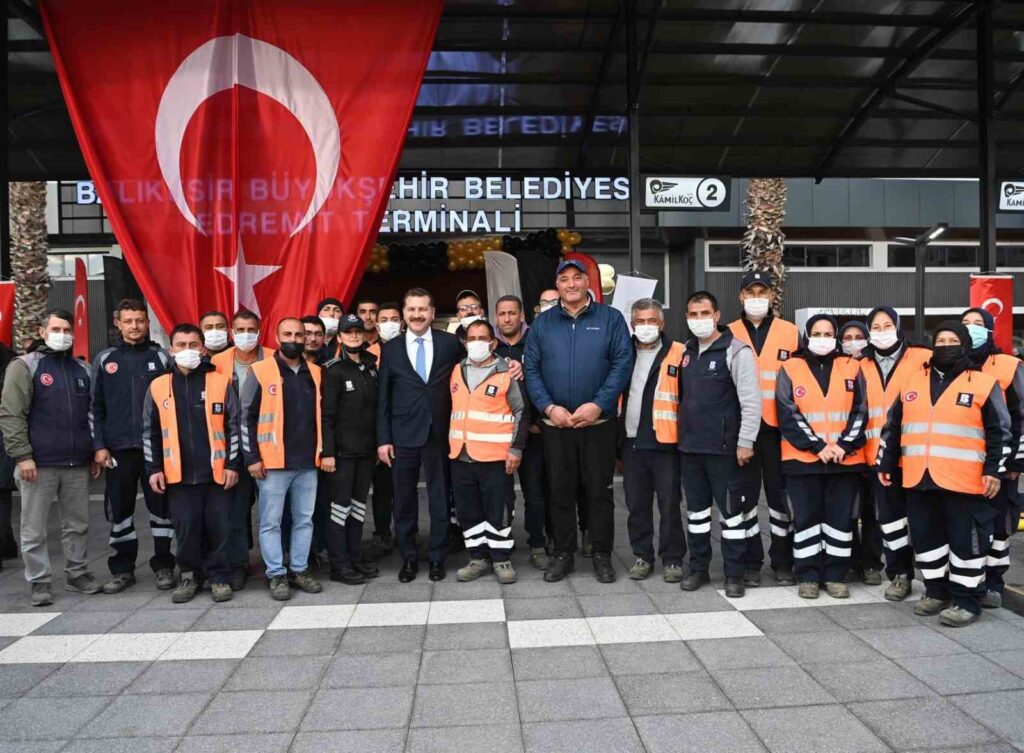 balikesir buyuksehir belediyesi ilcelerde yetersiz olan terminalleri bir bir yeniliyor fe81225 |