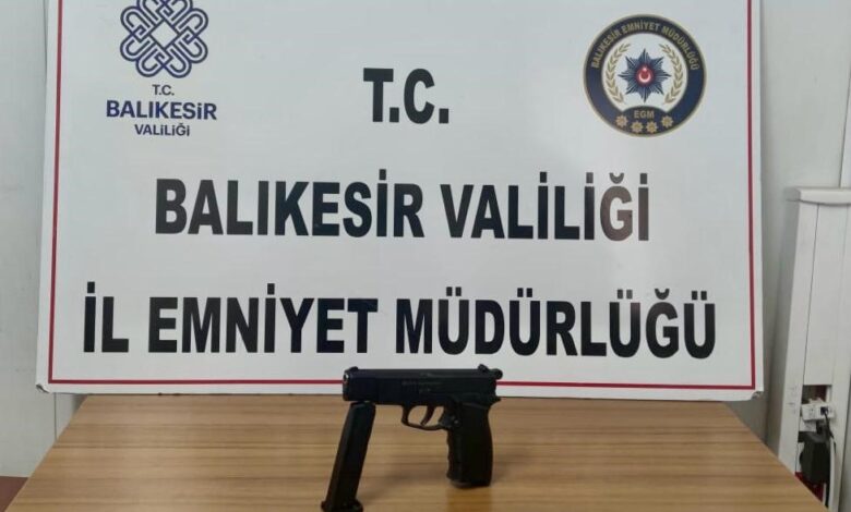 Balıkesir’de asayiş uygulamasında 10 şahıs gözaltına alındı 1 balikesirde asayis uygulamasinda 10 sahis gozaltina alindi d8a1516 |