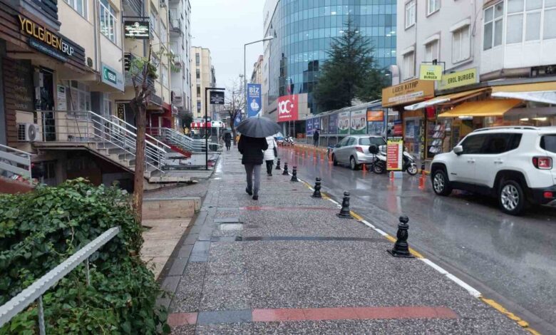 Balıkesir’de beklenen sağanak yağış etkili oldu 1 balikesirde beklenen saganak yagis etkili oldu 6fae5ee |