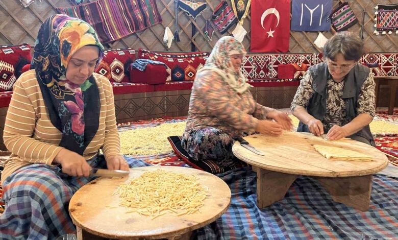 balikesirde ramazan sofralari icin kadinlarin eriste mesaisi basladi 141f12d |