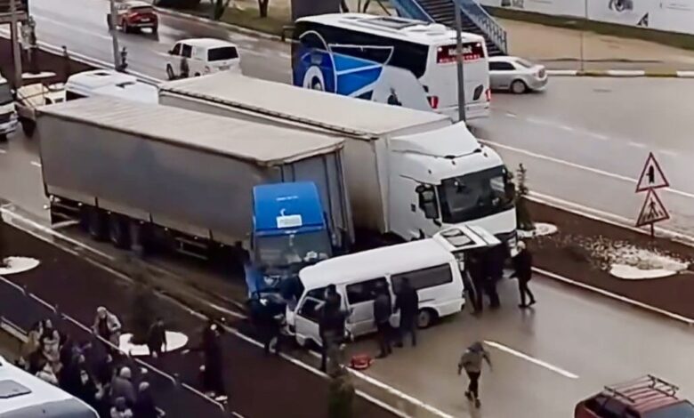 bandirmada karsi seride savrulan minibus tirla carpisti 1 olu 2 yarali 590cd58 |