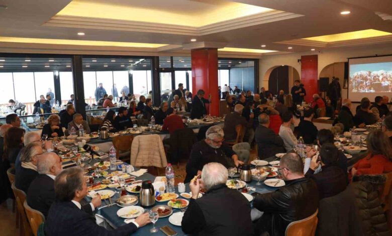 baskan deveciler gazeteciler ile 10 ocaki kutladi 7a0e938 |