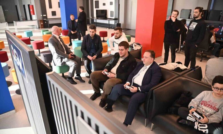 Başkan Orkan gençlerle biraraya geldi 1 baskan orkan genclerle biraraya geldi c87f273 |