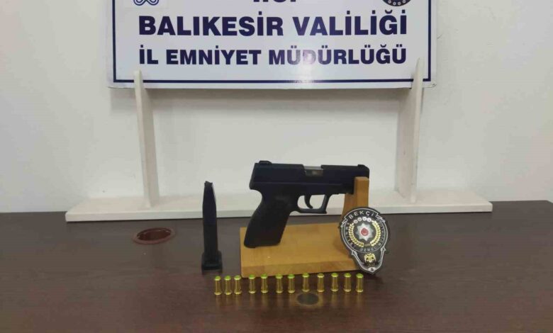 Burhaniye’de polis aranan 23 kişiyi yakaladı 1 burhaniyede polis aranan 23 kisiyi yakaladi 0be9b8d |