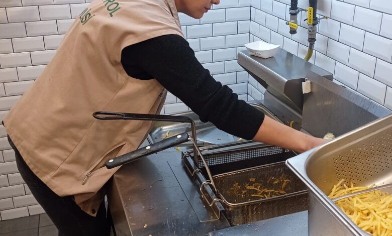 Çanakkale İl Tarım ve Orman Müdürlüğü, gıda güvenliği için fast-food işletmelerini denetliyor 1 canakkale il tarim ve orman mudurlugu gida guvenligi icin fast food isletmelerini denetliyor 905e74c |