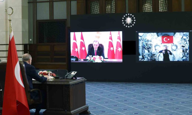 cumhurbaskani erdogan ilk turk astronot gezeravci ile gorustu 836712c |