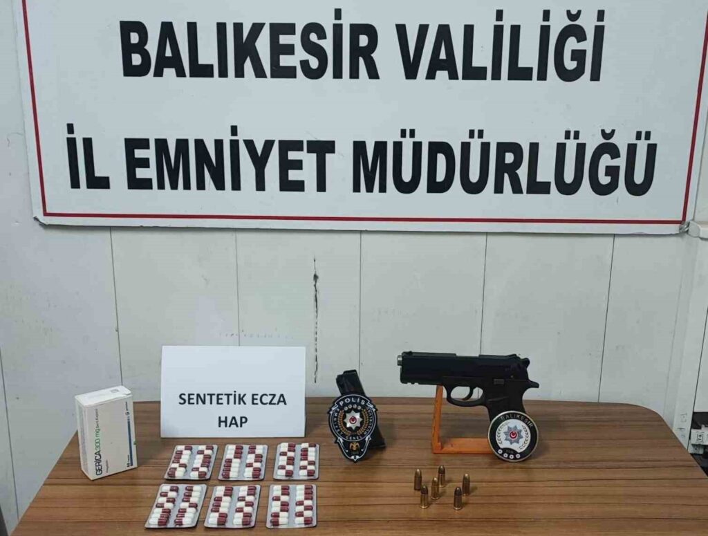 dur ihtarina uymayarak kacan 2 motosikletli uyusturucu ve silahla yakalandi 594975a e1705909290555 |