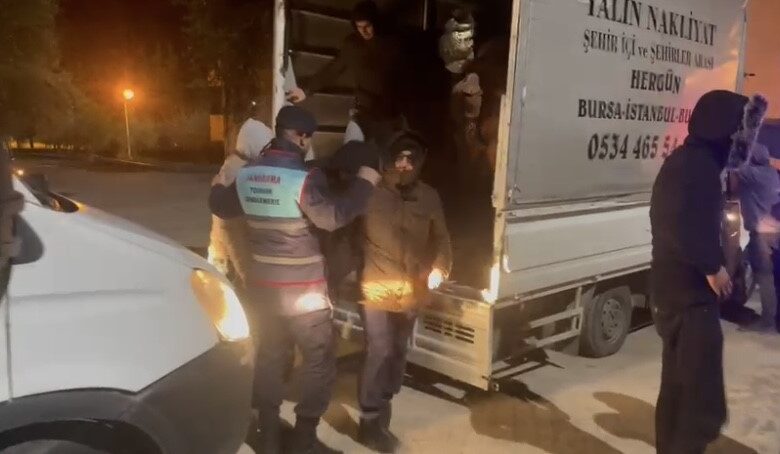 ezinede 35 kacak gocmen ile 6 organizator yakalandi 0dbc6e3 |