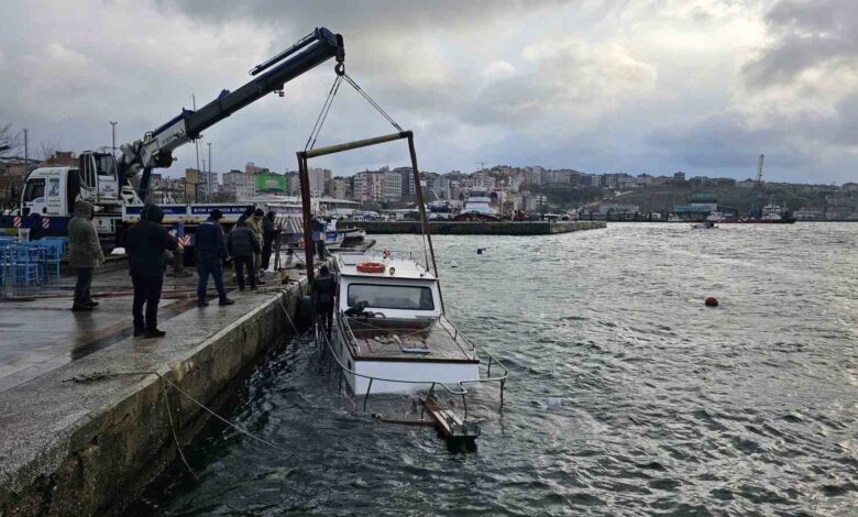 firtinada batan tekne vinc yardimiyla cikarildi 30b6420 |