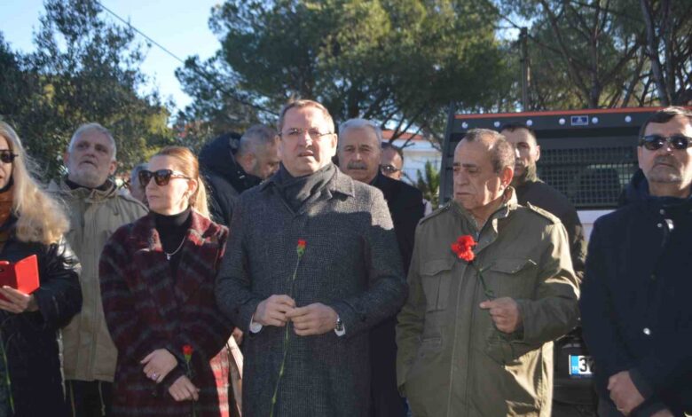 Gazeteci-Yazar Uğur Mumcu vefatının 31. yıl dönümünde Ayvalık’taki evi önünde anıldı 1 gazeteci yazar ugur mumcu vefatinin 31 yil donumunde ayvaliktaki evi onunde anildi 7a0e938 |