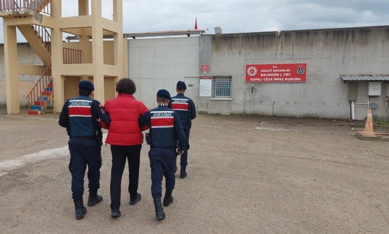 Hakkında 4 yıl hapis cezası bulunan FETÖ’cü yakalandı 1 hakkinda 4 yil hapis cezasi bulunan fetocu yakalandi 9e90fa4 |
