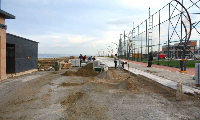 Lapseki Belediyesi ekipleri, ilçe genelinde çalışmalarını sürdürüyor 1 lapseki belediyesi ekipleri ilce genelinde calismalarini surduruyor 4567e1b |