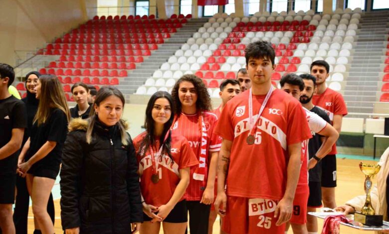 voleybol turnuvasinda oduller sahiplerini buldu 0e00354 |