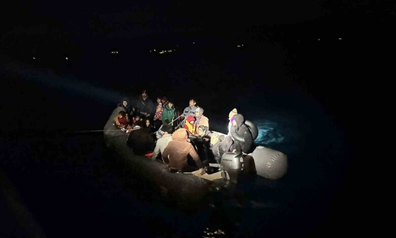 Yunan unsurlarınca ölüme terk edilen 36 kaçak göçmen kurtarıldı 1 yunan unsurlarinca olume terk edilen 36 kacak gocmen kurtarildi cd7dca8 |