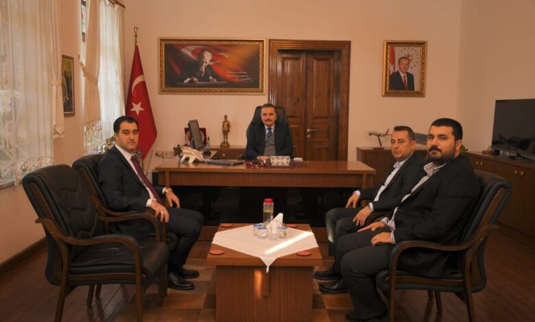 Edremit AK Parti Belediye Başkan Adayı Vurmaz, Edremit Kaymakamı Ahmet Odabaş’ı ziyaret etti. 1 426252837 18407847232022401 6361260527919796398 n |