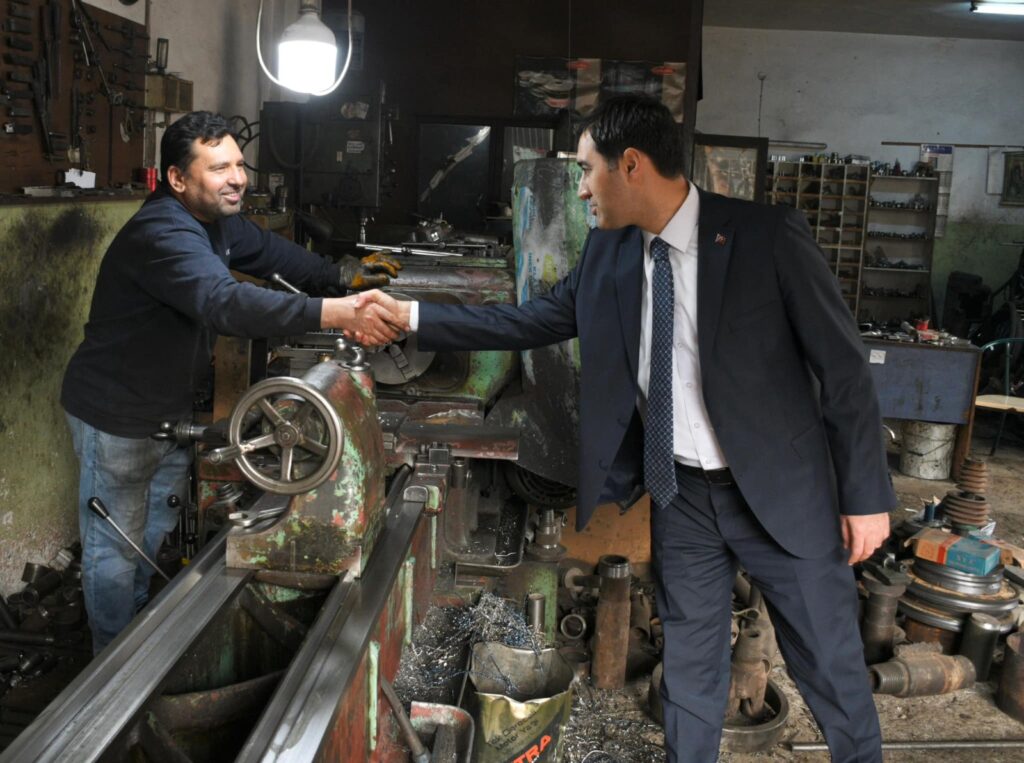 Cumhur’un Adayı Vurmaz, sanayi esnafıyla buluştu 2 WhatsApp Image 2024 02 29 at 11.07.13 1 |