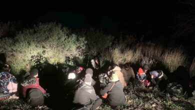 ayvacikta 9 kacak gocmen yakalandi 2 organizator tutuklandi 162b47c |