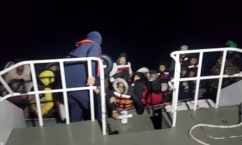 Ayvalık’ta 68 göçmen yakalandı 1 ayvalikta 68 gocmen yakalandi 1aaaba5 |