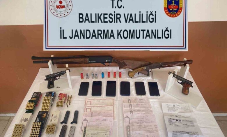 balikesirde tefecilik yapan suc orgutu cokertildi 0a3d0df |