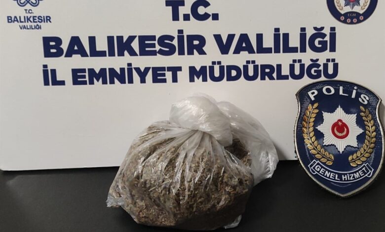 bandirmada arac icinden uyusturucu maddeyi atarken yakalandi dcbf8c6 |