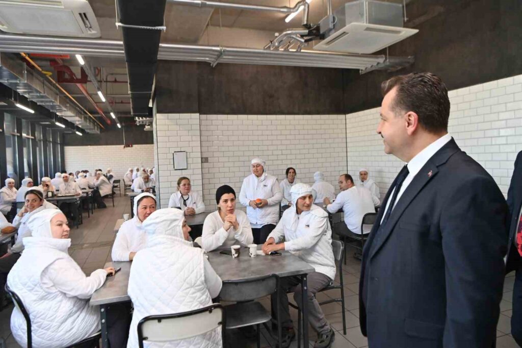 baskan yilmaz ziyaret ettigi iscileri kahve icmeye davet etti 267dad0 |