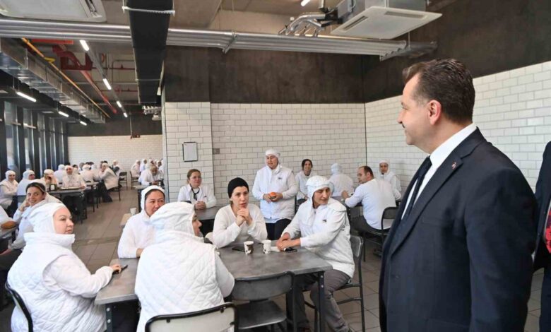baskan yilmaz ziyaret ettigi iscileri kahve icmeye davet etti 267dad0 |