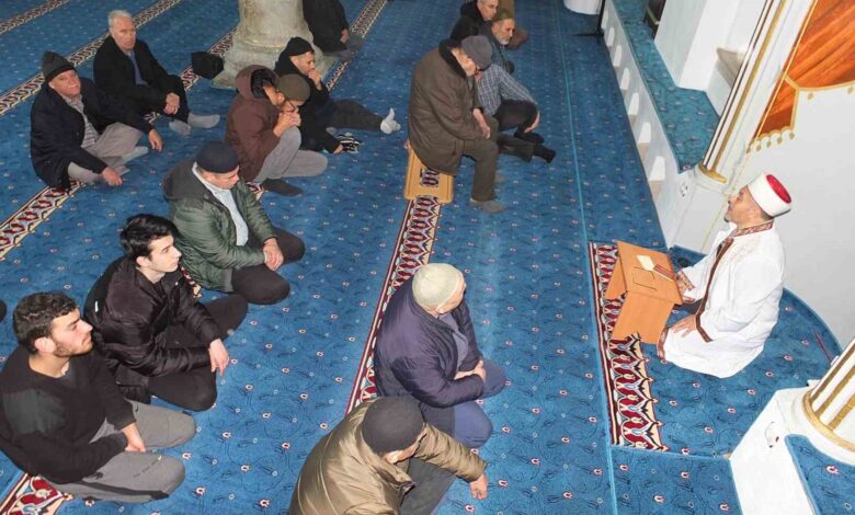 Burhaniye’ de sabah namazı buluşması Hacıahmet Camiinde yapıldı 1 burhaniye de sabah namazi bulusmasi haciahmet camiinde yapildi 0e59856 |