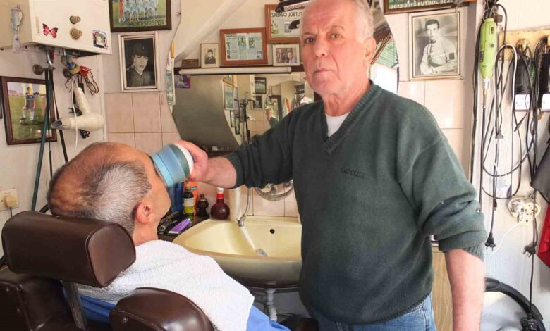 burhaniyede 50 yildir berberlik yapiyor dcbf8c6 |