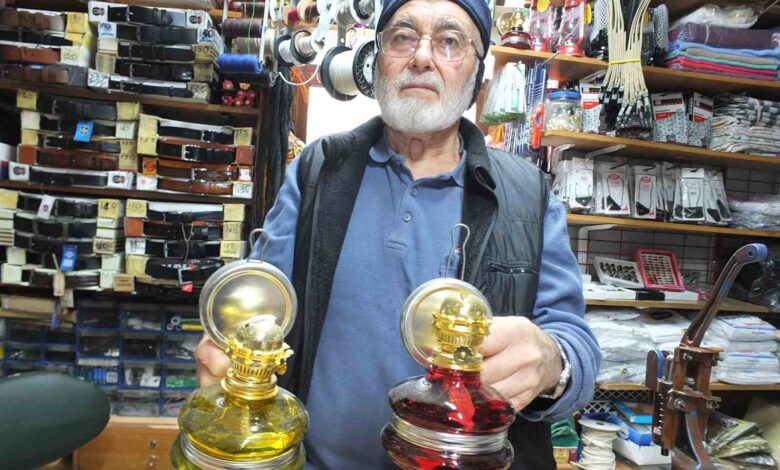 Burhaniye’de eski yılların gaz lambaları ilgi gördü 1 burhaniyede eski yillarin gaz lambalari ilgi gordu 1aaaba5 e1708164994925 |