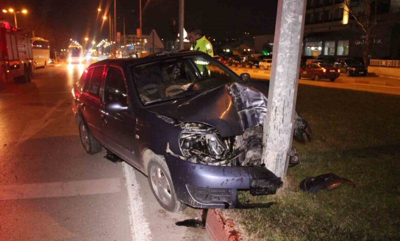 canda elektrik digerine carpan otomobil surucusu yaralandi bd64012 |