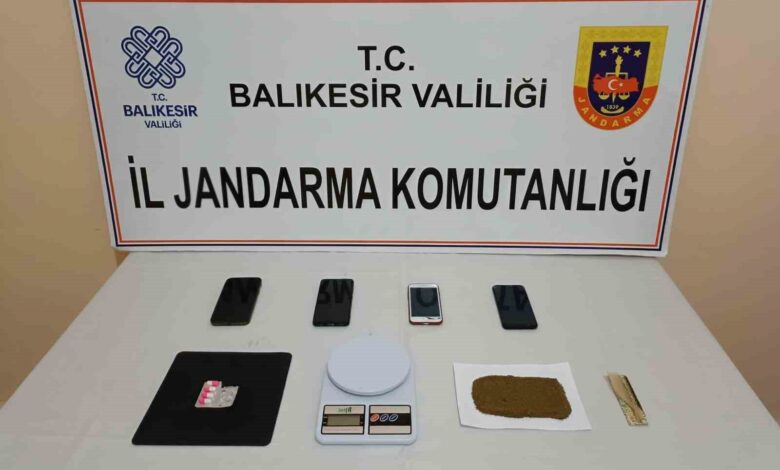 izmirden balikesire uyusturucu getiren supheli yakalandi fcd754a |