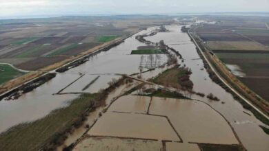 karamenderes cayinin tasmasiyla sular altinda kalan tarlalar dronla goruntulendi f66ddb7 |