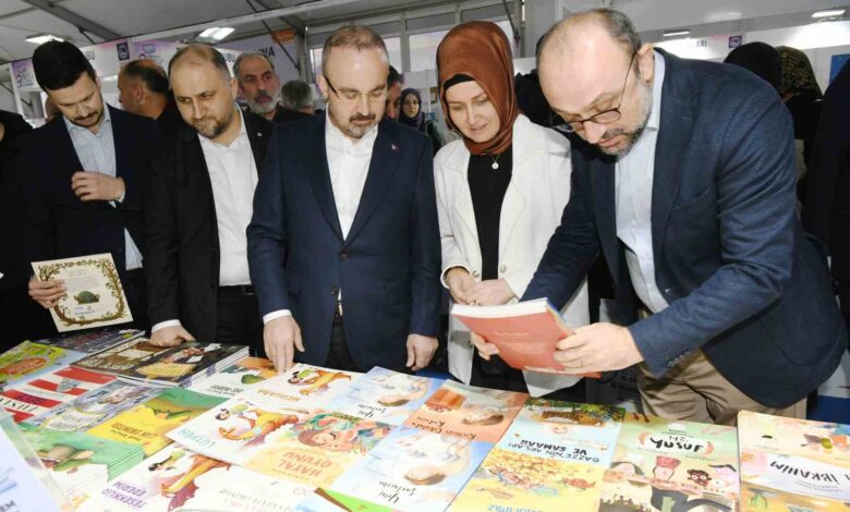 lapseki belediye baskani eyup yilmaz bakan yardimcisi turanin imza gunune katildi 2166fc8 |