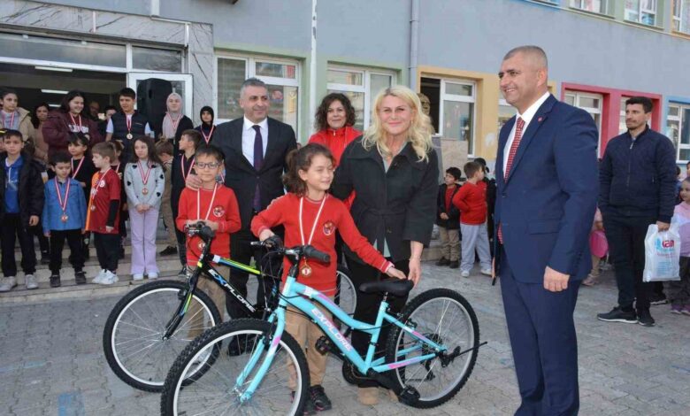 Lapseki’de kan bağışçılarına bisiklet ve madalya 1 lapsekide kan bagiscilarina bisiklet ve madalya fd23373 |