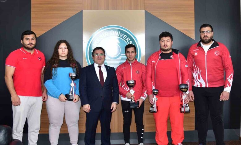 Şampiyon judolardan, Rektör Yücel Oğurlu’ya ziyaret 1 sampiyon judolardan rektor yucel ogurluya ziyaret 208495d |