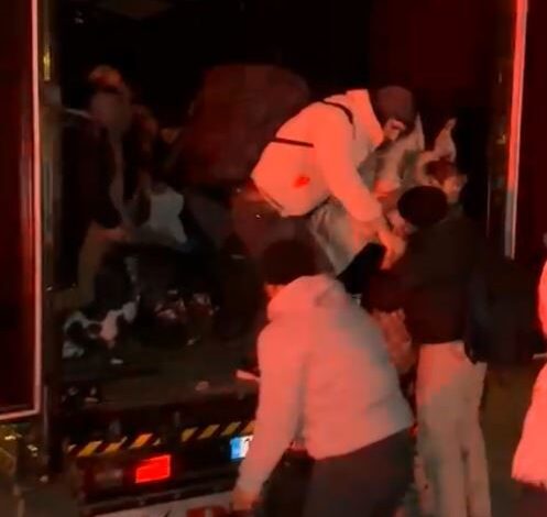 Umuda yolculuk kamyon kasasında son buldu 1 umuda yolculuk kamyon kasasinda son buldu 7d77ca2 |