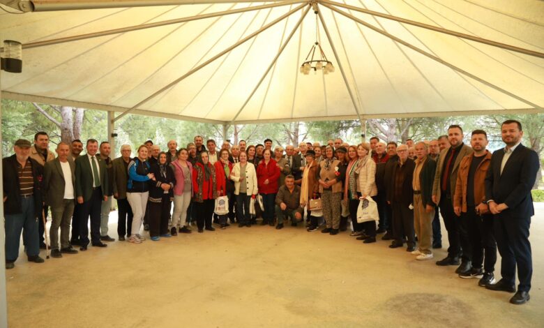 Başkan Deveciler, Ali Çetinkaya Mahallesi'nde Vatandaşlarla Buluştu 1 1 4 |