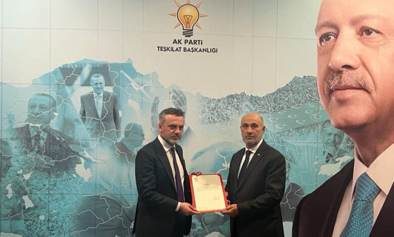 AK Parti Edremit İlçe Başkanı Tuna mazbatasını aldı 1 429677601 937473607762424 3931894479035033502 n e1709576718799 |