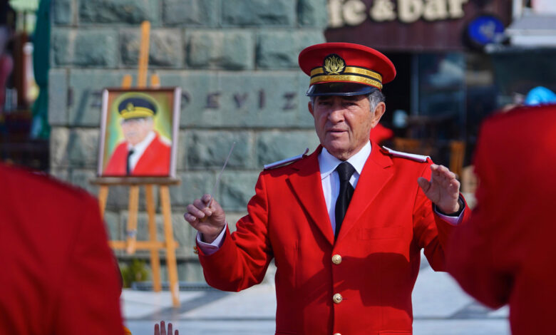 Ayvalık’ın Efsane Bando Şefi Ergün Tekincan’a anma programı 1 AYVALIKIN EFSANE BANDO SEFI ERGUN TEKINCANA ANMA PROGRAMI10 |